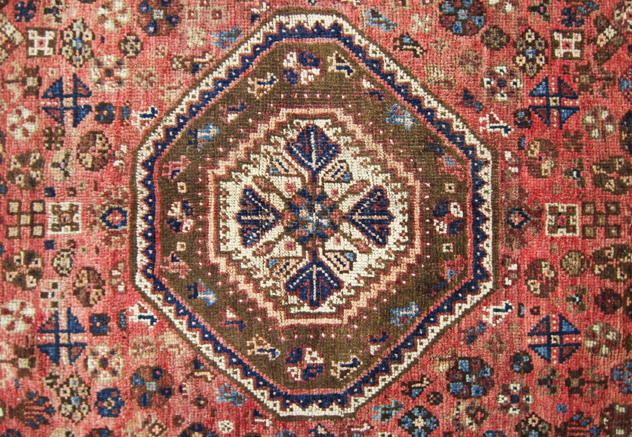 Handmade Vintage Persian Shiraz Rug | 291 x 218 cm | 9'7" x 7'2" - Najaf Rugs & Textile