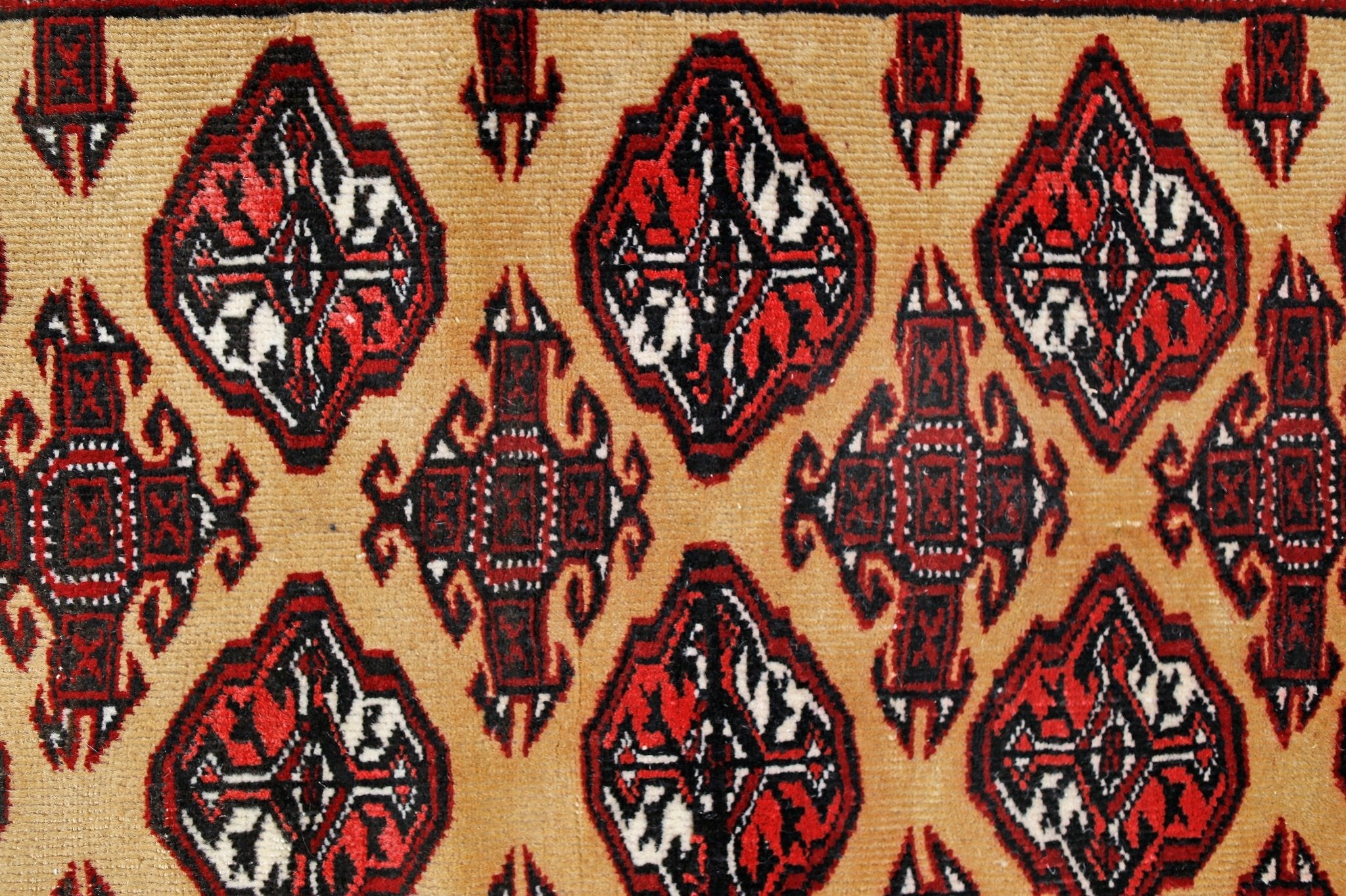 Handmade Vintage Tekke Turkmen Sara Rug | 123 x 88 cm | 4' x 2'10" - Najaf Rugs & Textile