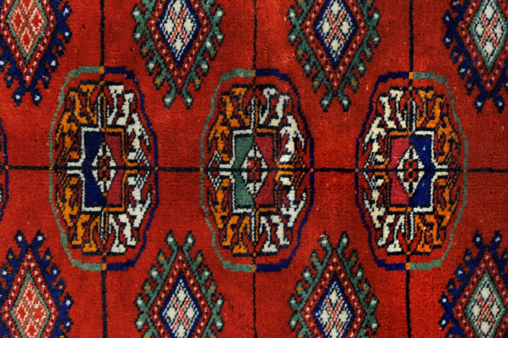 Handmade Vintage Tekke Turkmen Sara Rug | 184 x 117 cm | 6'1" x 4'2" - Najaf Rugs & Textile