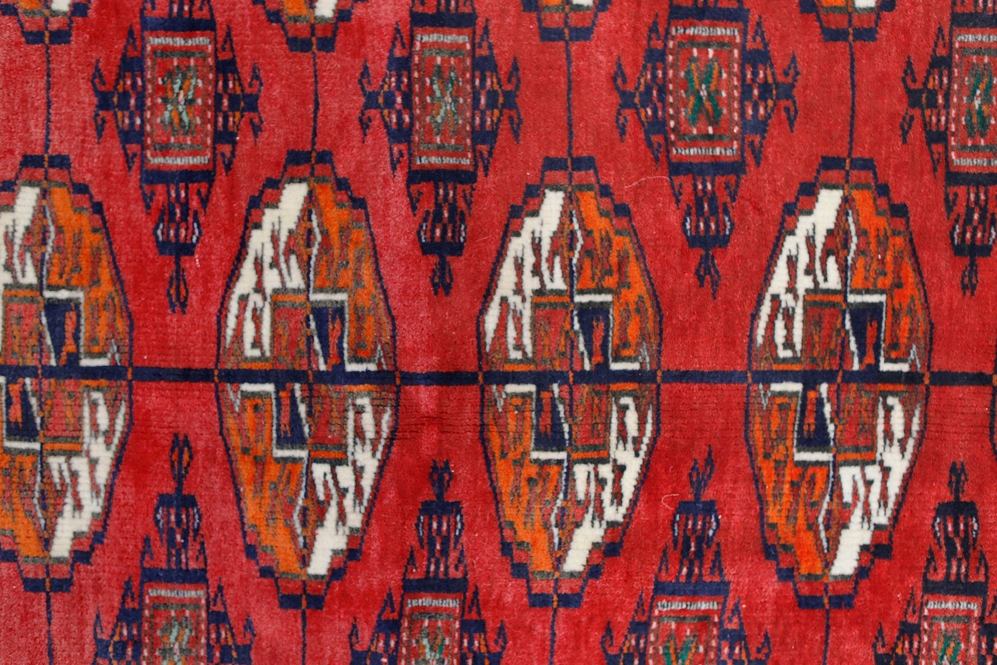 Handmade Vintage Tekke Turkmen Sara Rug | 193 x 133 cm | 6'4" x 4'4" - Najaf Rugs & Textile