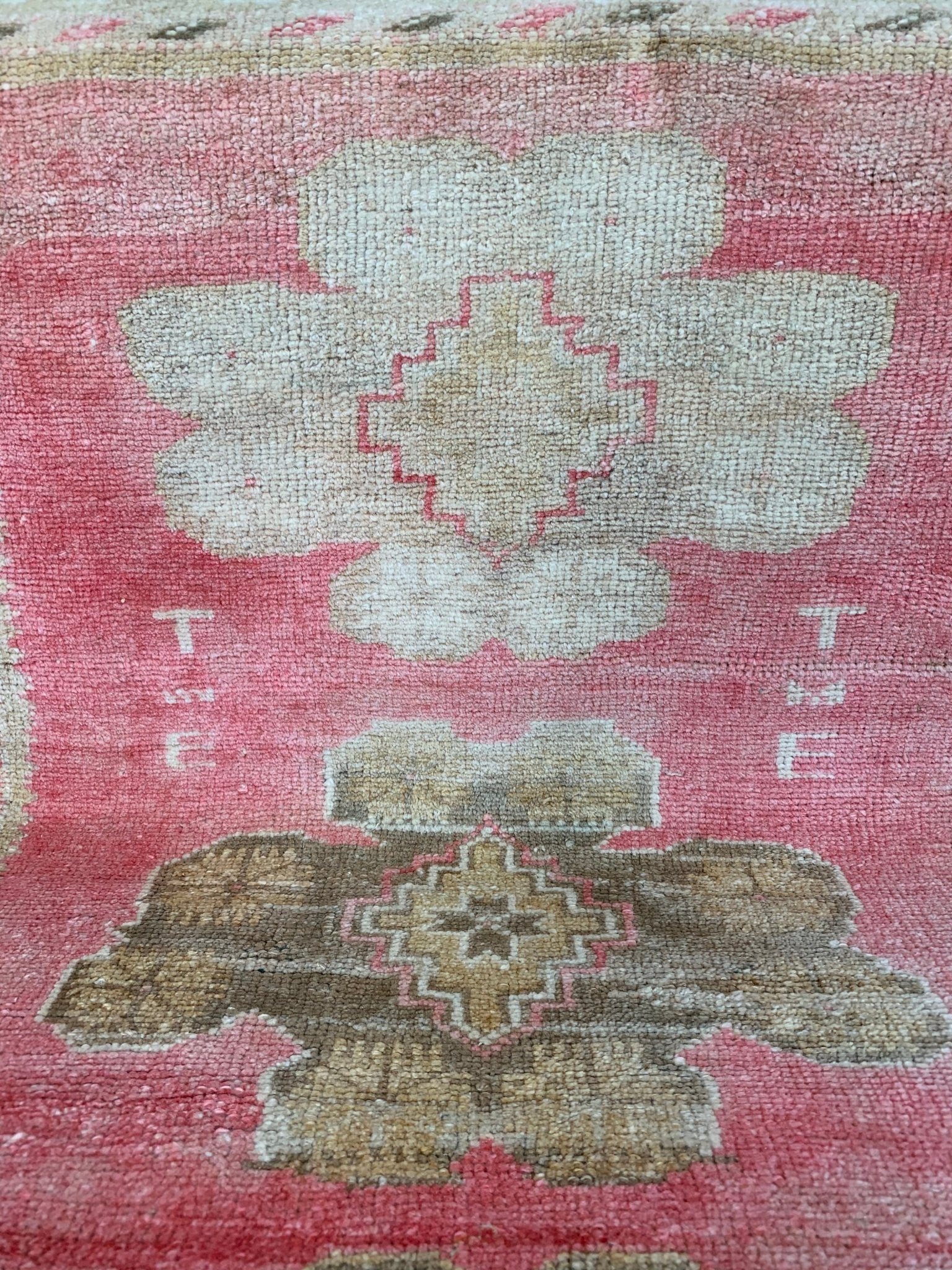 Handmade Vintage Turkish Anatolian Oushak Rug | 143 x 108 cm | 4'7" x 3'5" - Najaf Rugs & Textile