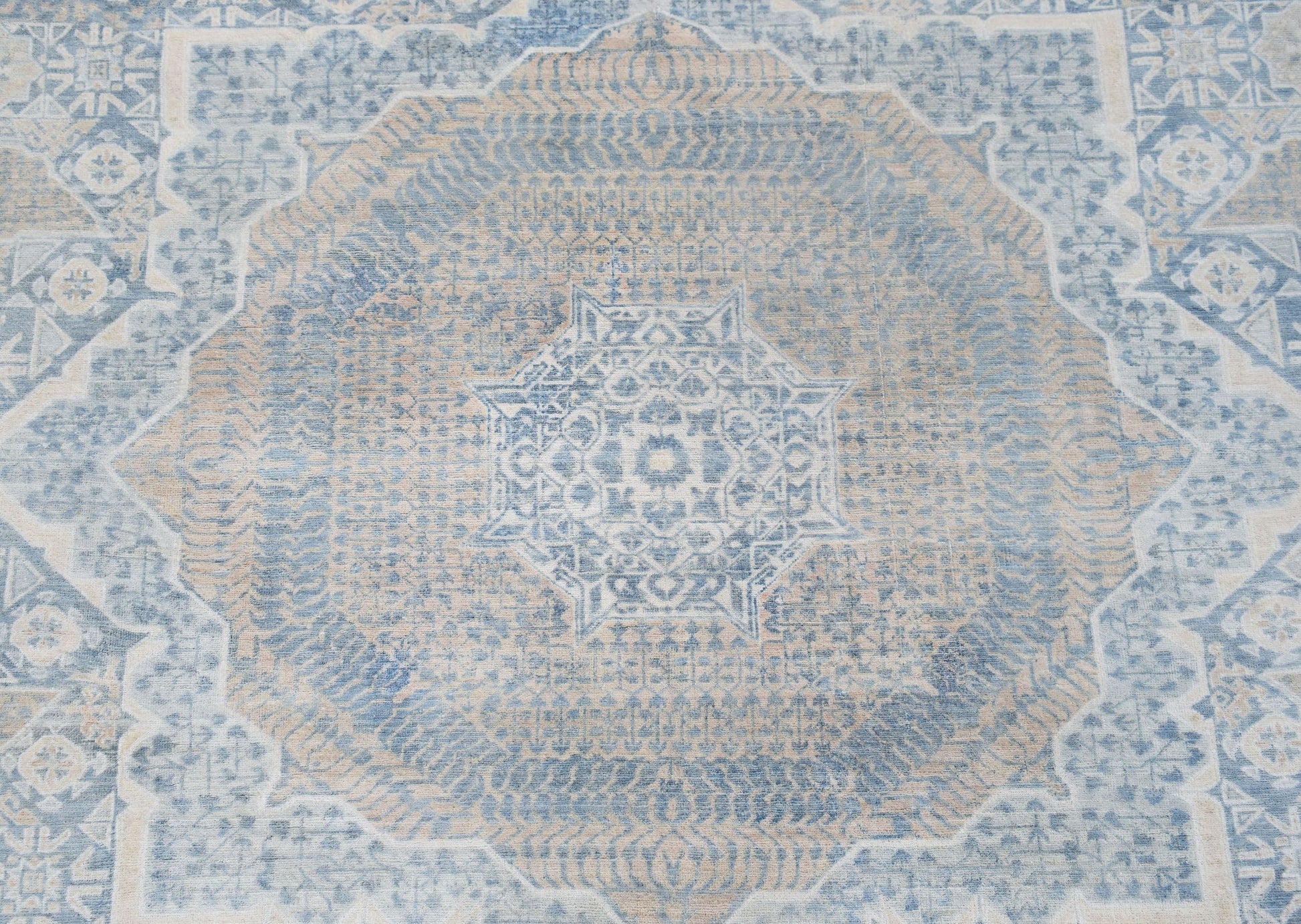 Handwoven Afghan Balkh rug featuring a detailed blue and beige Mamluk medallion pattern.