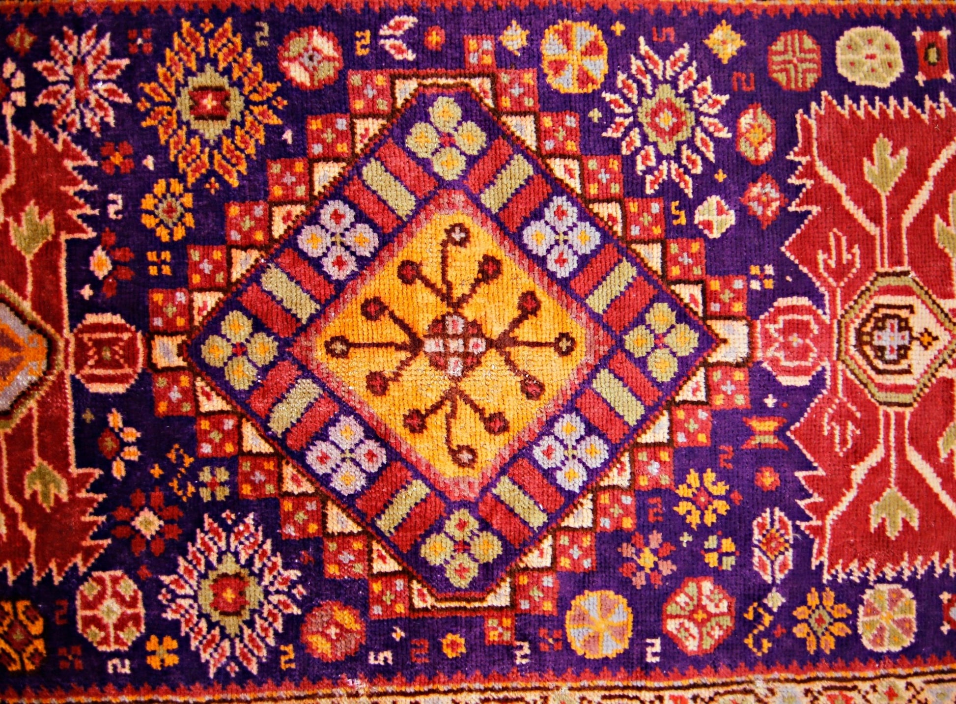 Handmade Vintage Turkish Rug | 139 x 98 cm | 4'7" x 3'2" - Najaf Rugs & Textile