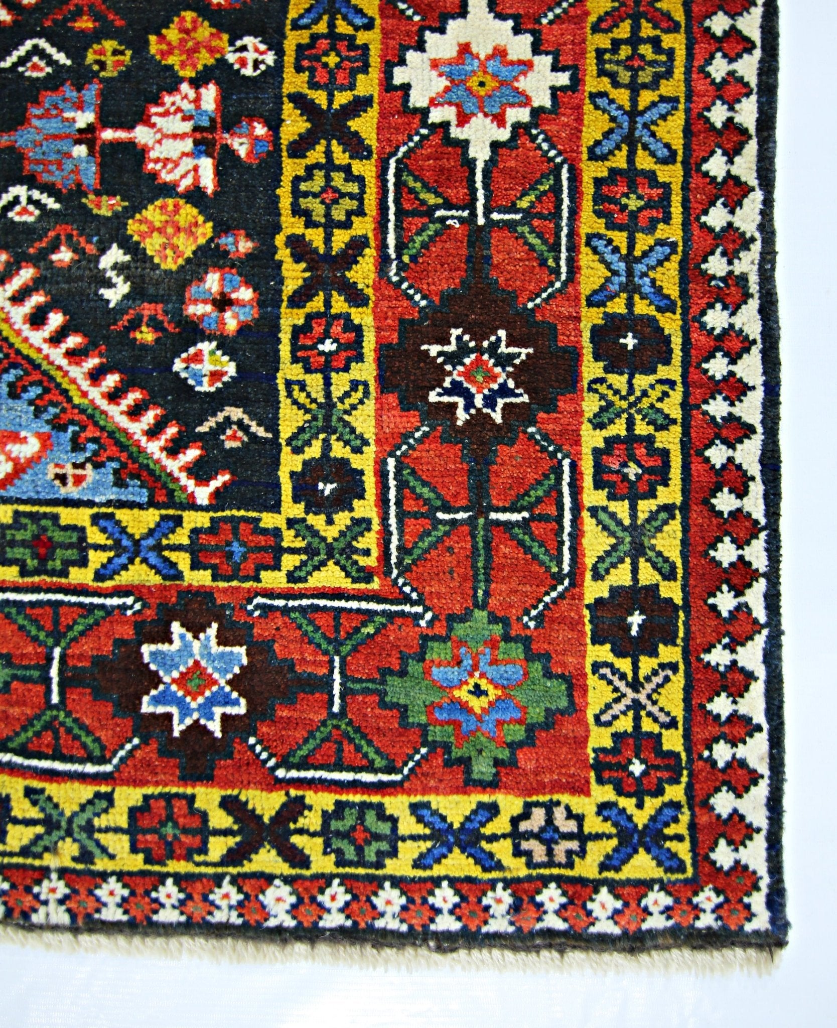 Handmade Vintage Persian Shiraz Rug | 167 x 109 cm | 5'6" x 3'7" - Najaf Rugs & Textile