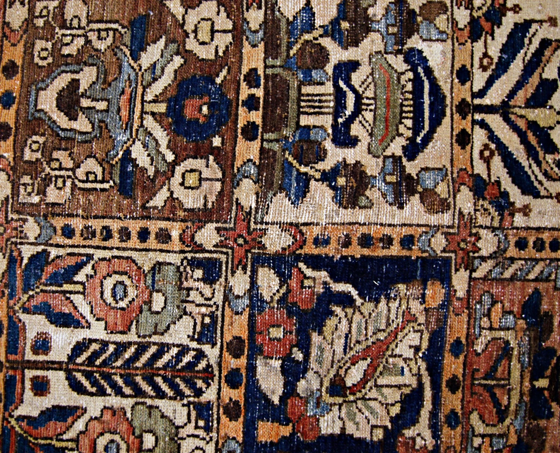 Handmade Vintage Persian Bakhtiari Rug | 181 x 154 cm | 5'11" x 5' - Najaf Rugs & Textile
