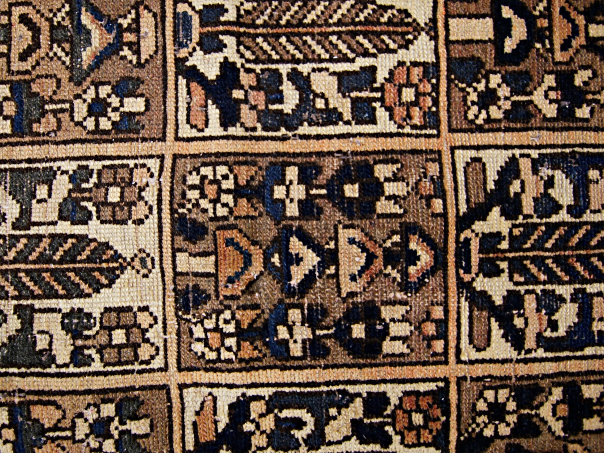 Handmade Vintage Persian Bakhtiar Rug | 199 x 140 cm | 6'6" x 4'7" - Najaf Rugs & Textile