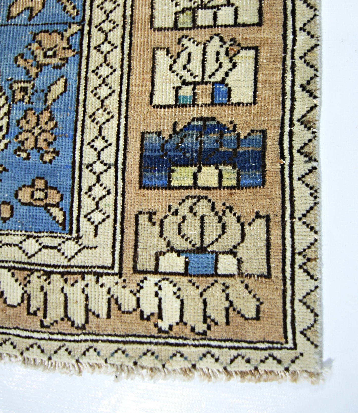 Handmade Vintage Persian Bakhtiar Rug | 219 x 125 cm | 7'2" x 4'1" - Najaf Rugs & Textile