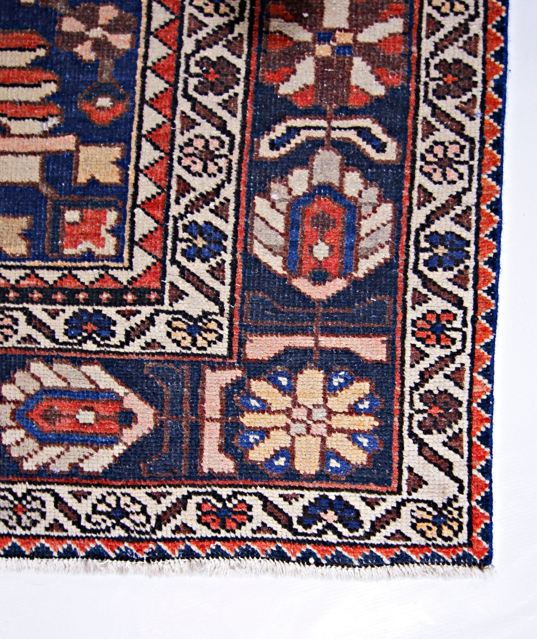 Handmade Vintage Persian Bakhtiar Rug | 319 x 206 cm | 10'6" x 6'9" - Najaf Rugs & Textile