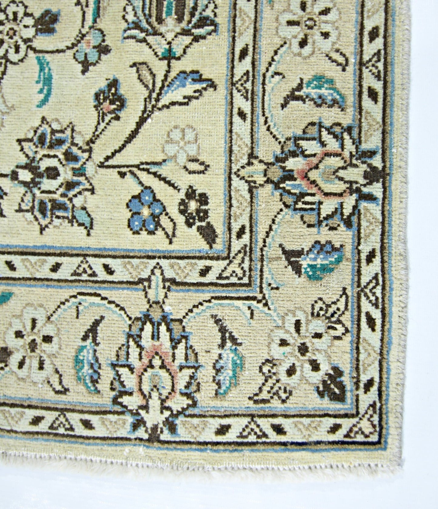 Handmade Vintage Persian Rug | 138 x 80 cm | 4'6" x 2'8" - Najaf Rugs & Textile