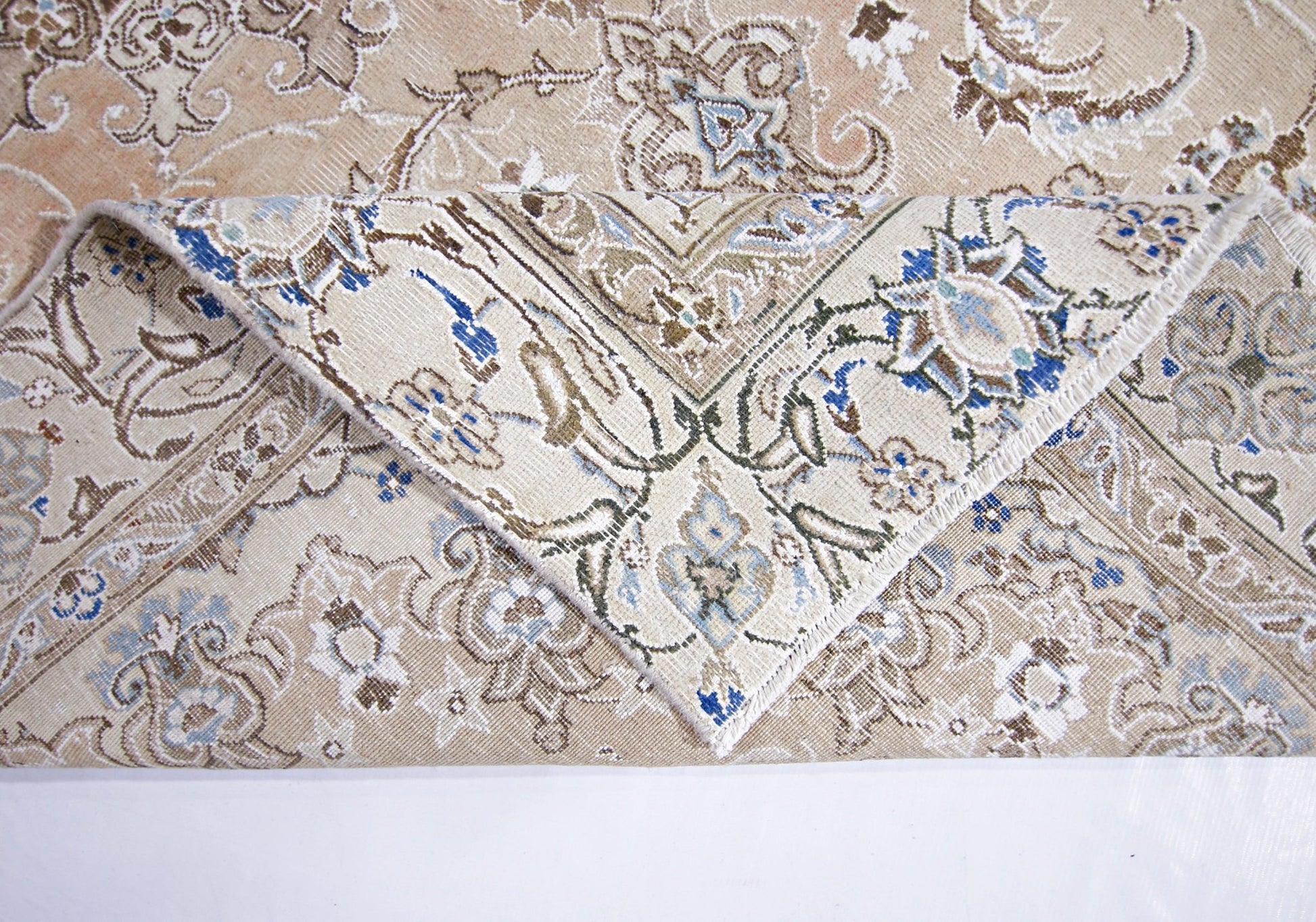 Handmade Vintage Persian Nain Rug | 255 x 171 cm | 8'4" x 5'7" - Najaf Rugs & Textile