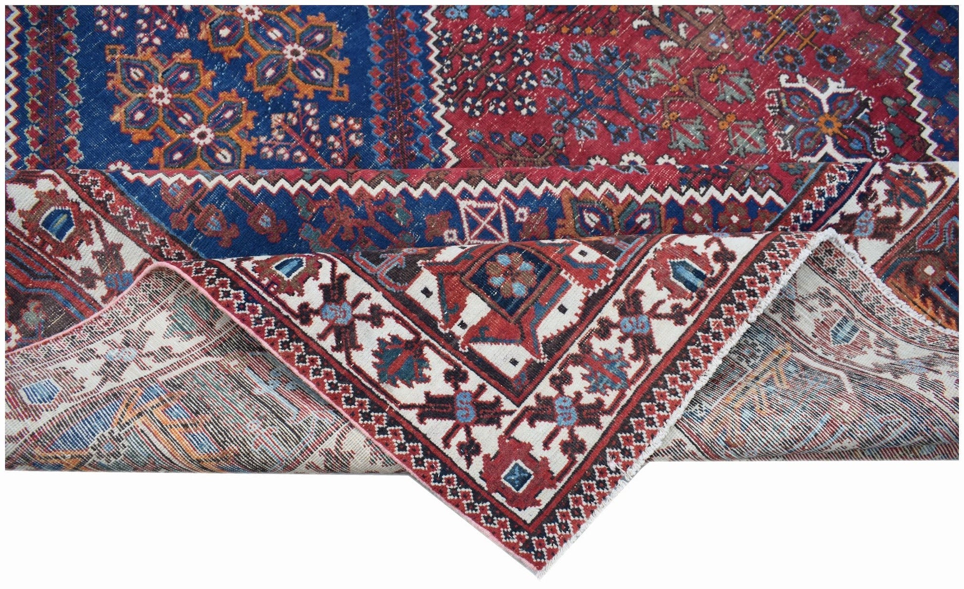 A handwoven vintage Persian Ghashghai rug featuring intricate geometric patterns in wool.