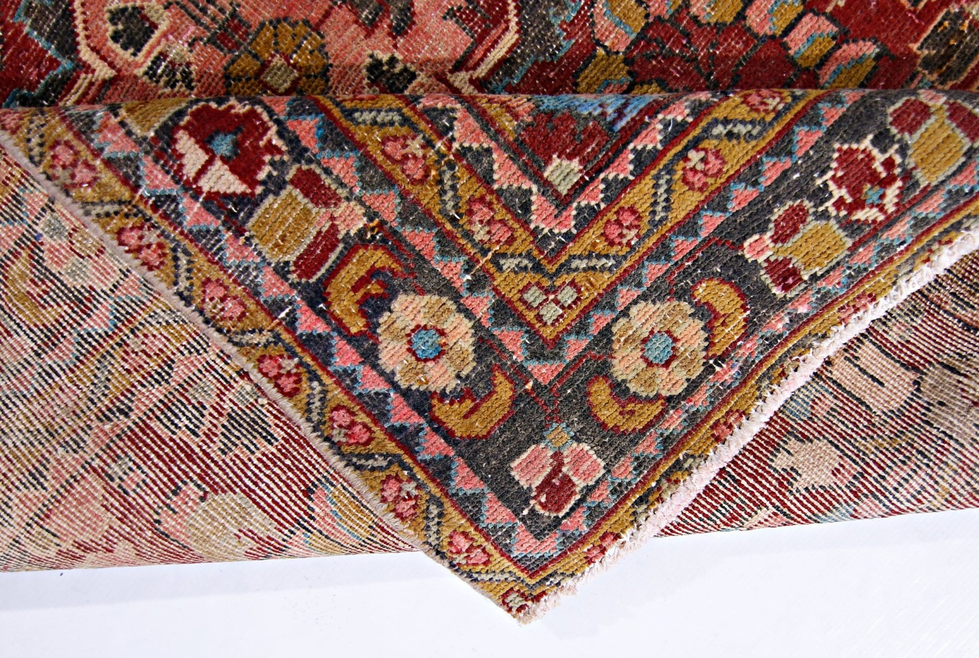 Handmade Vintage Persian Rug | 141 x 193 cm | 4'7" x 3'4" - Najaf Rugs & Textile