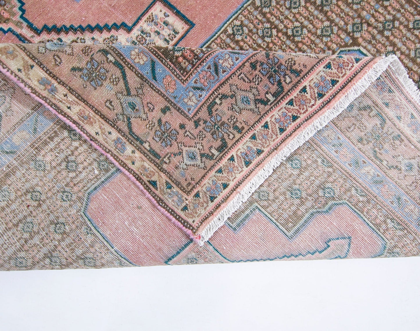 Handmade Vintage Persian Sanandaj Rug | 148 x 122 cm | 4'10" x 4' - Najaf Rugs & Textile