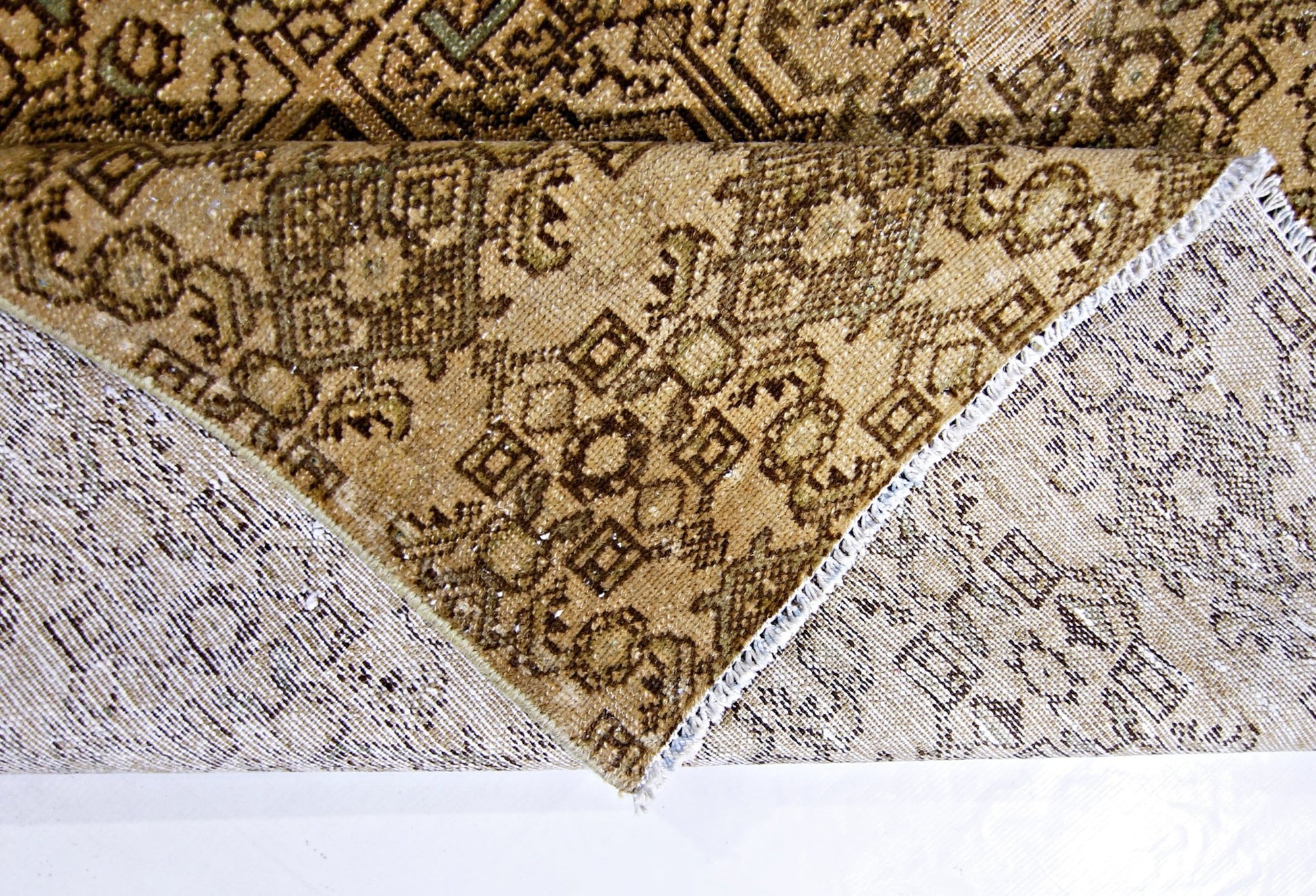 Handmade Vintage Persian Rug | 223 x 155 cm | 7'4" x 5'1" - Najaf Rugs & Textile