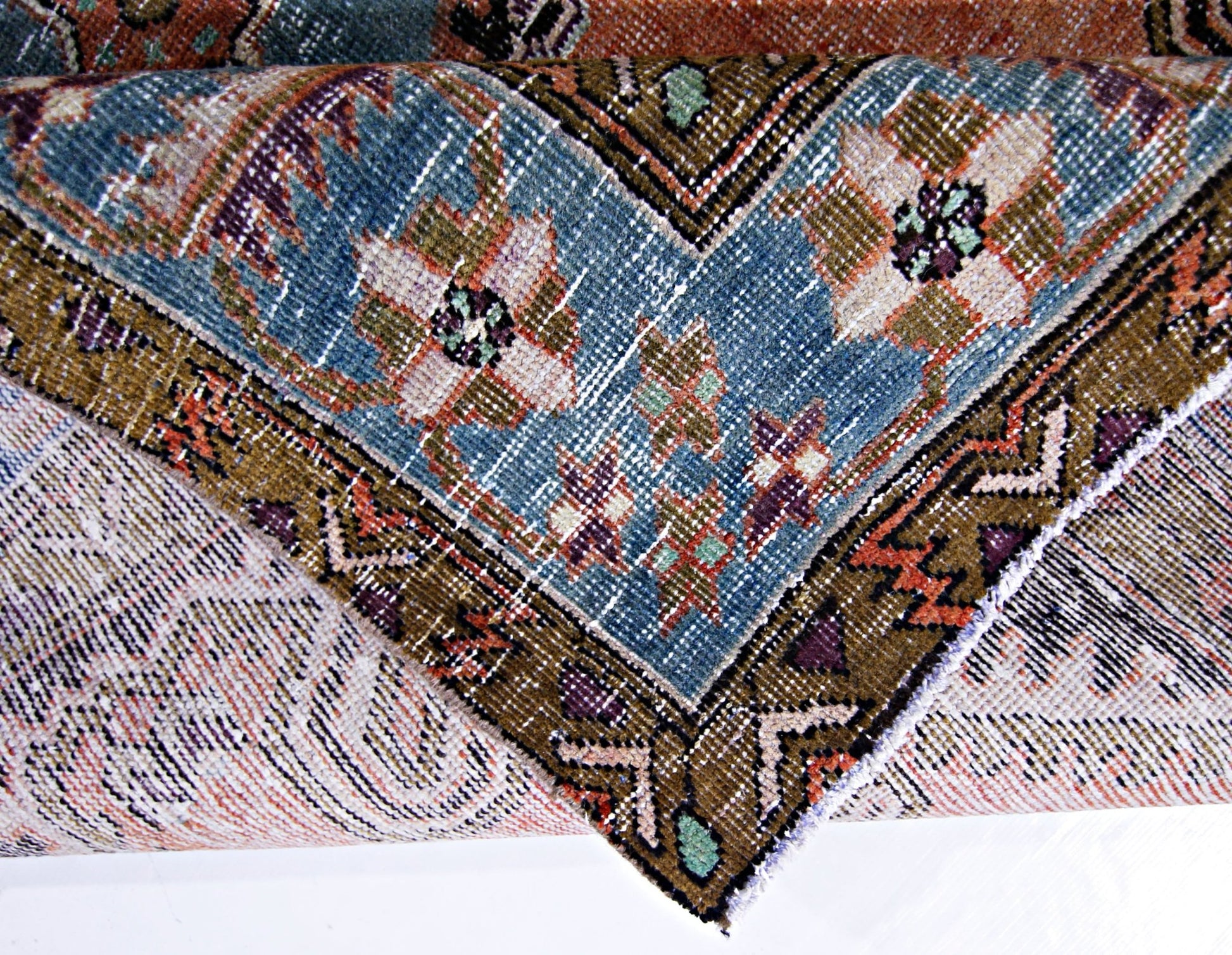 Handmade Vintage Persian Wiss Rug | 199 x 157 cm | 6'7" x 5'2" - Najaf Rugs & Textile