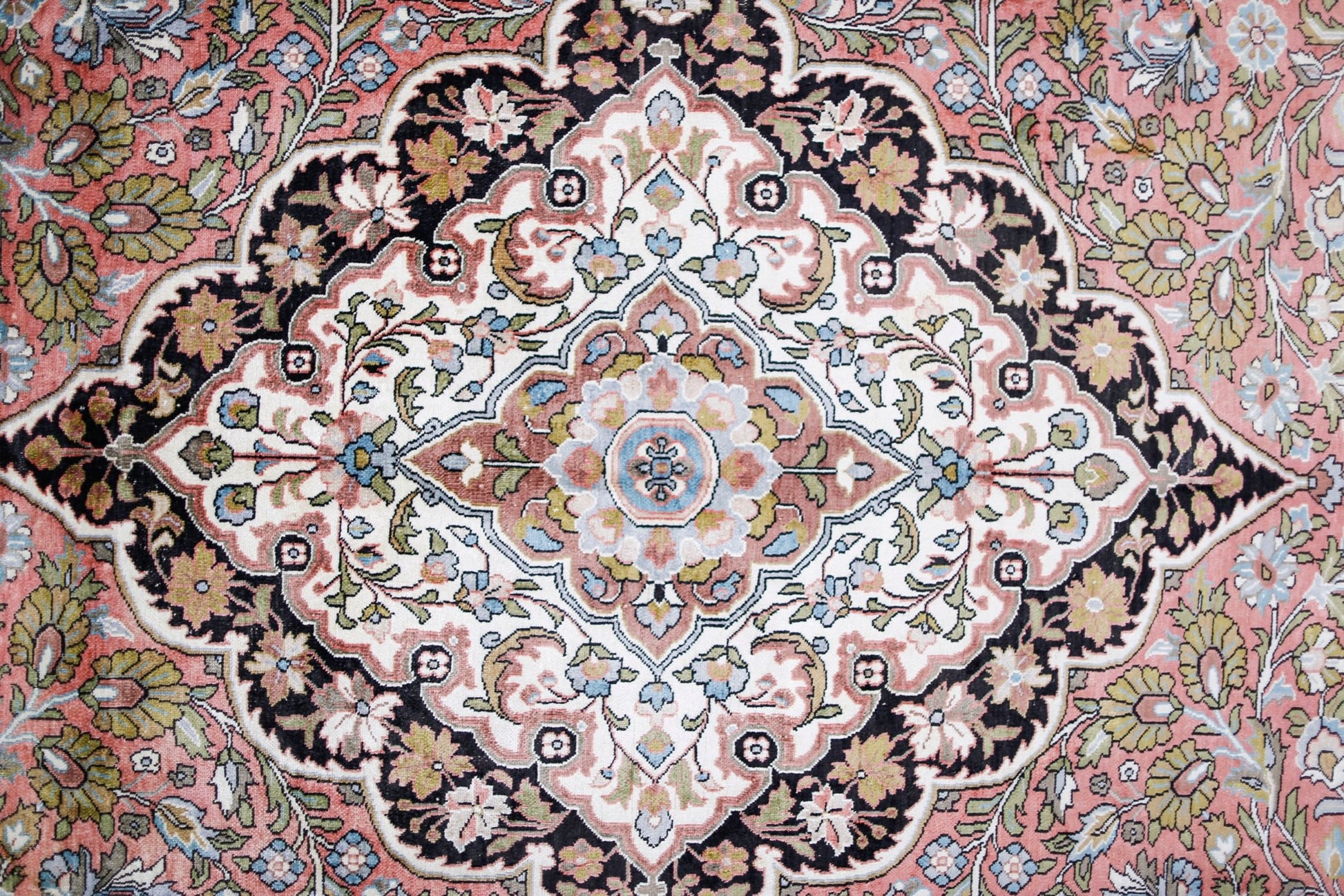 Handmade Vintage Silk Kashmiri Rug | 277 x 184 cm | 9'1" x 6' - Najaf Rugs & Textile