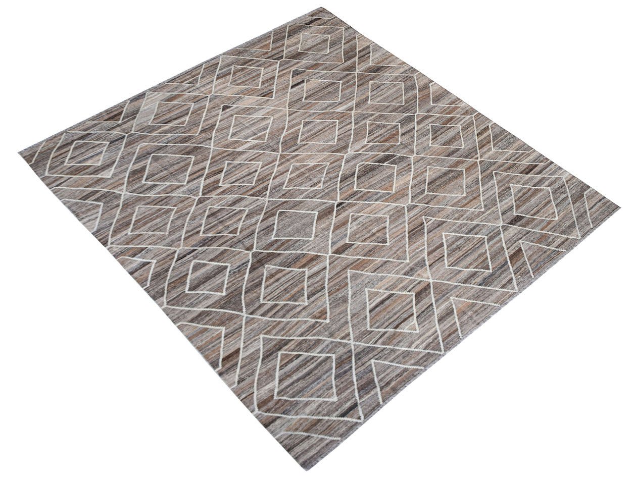 Afghan Maimana Kilim with a diamond pattern in brown and white.