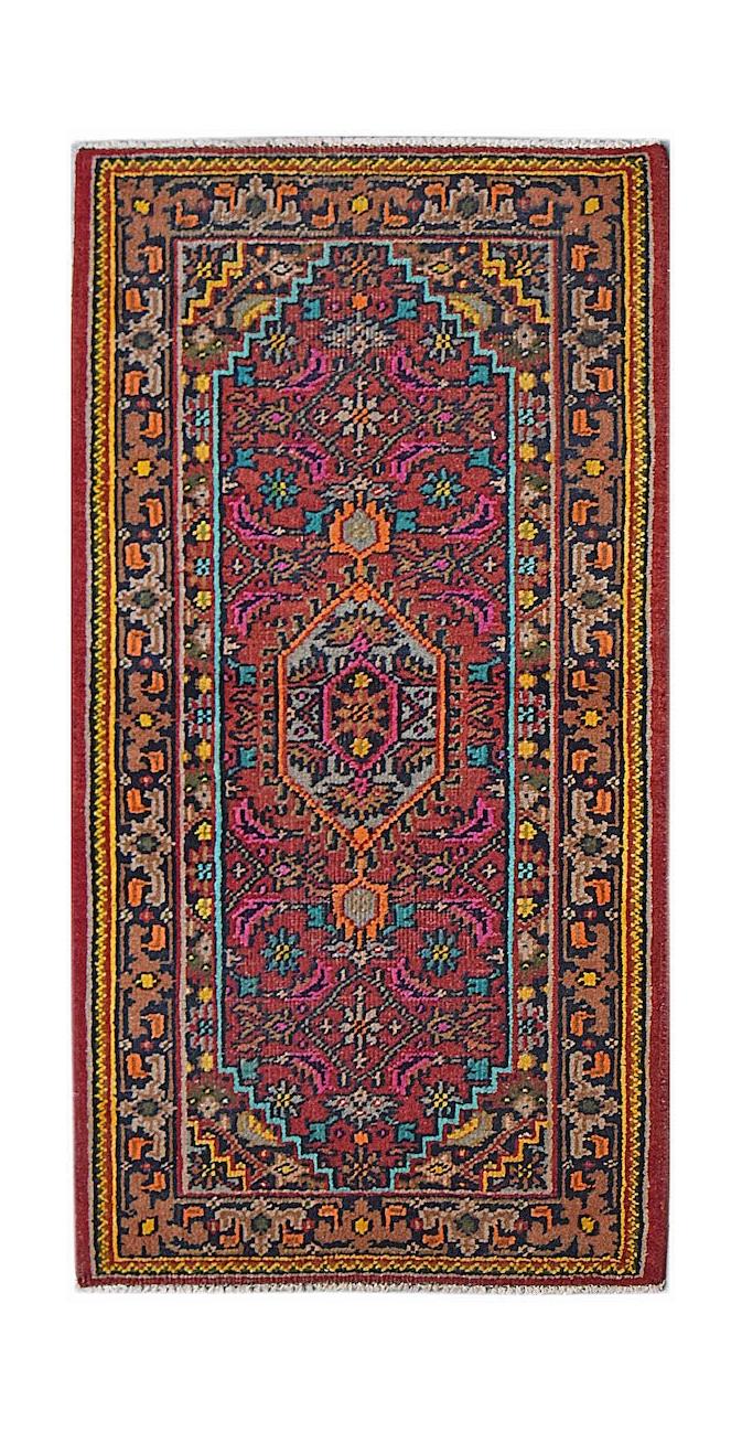 A rectangular vintage Persian Shiraz rug featuring a geometric medallion on a red wool field.