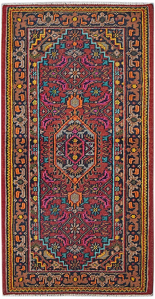 Handmade Vintage Persian Shiraz Rug | 138 x 73 cm | 4'6" x 2'5" - Najaf Rugs & Textile