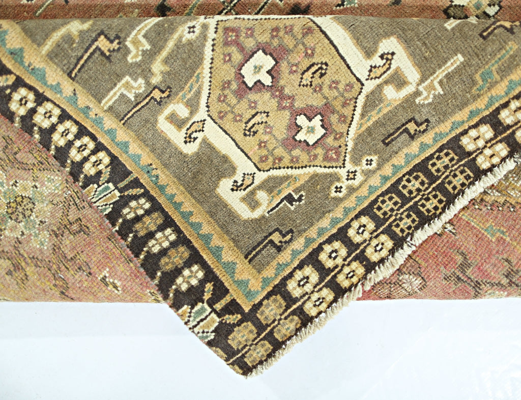 Handmade Vintage Persian Shiraz Rug | 242 x 151 cm | 7'11" x 4'11" - Najaf Rugs & Textile