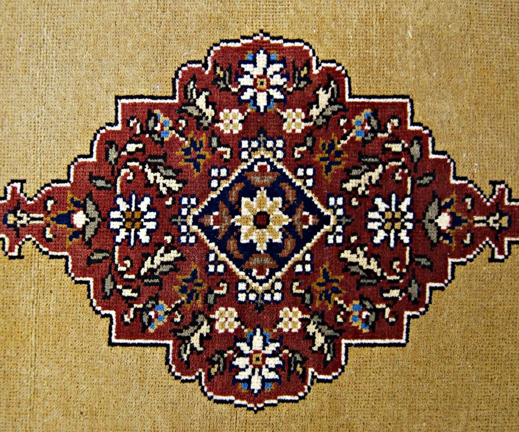 Handmade Vintage Turkish Kayseri Prayer Rug | 144 x 99 cm | 4'9" x 3'3" - Najaf Rugs & Textile